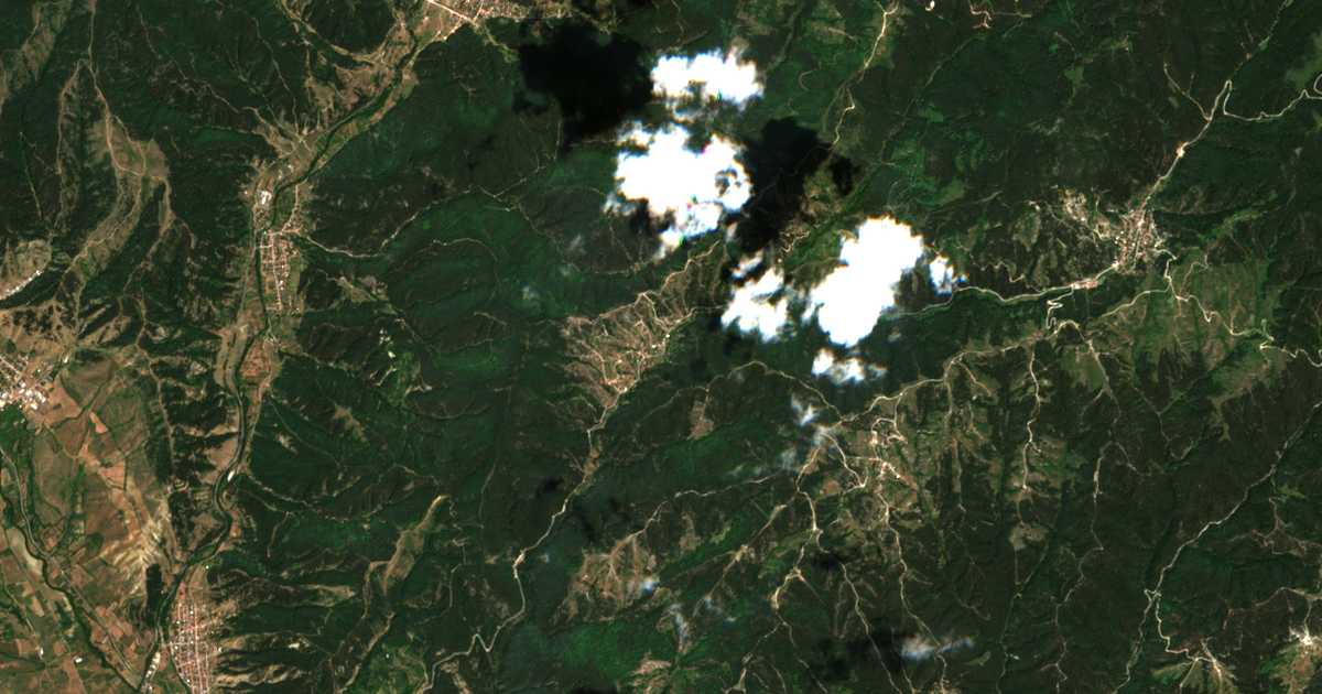 Satellitenkarte von Ljutovo
