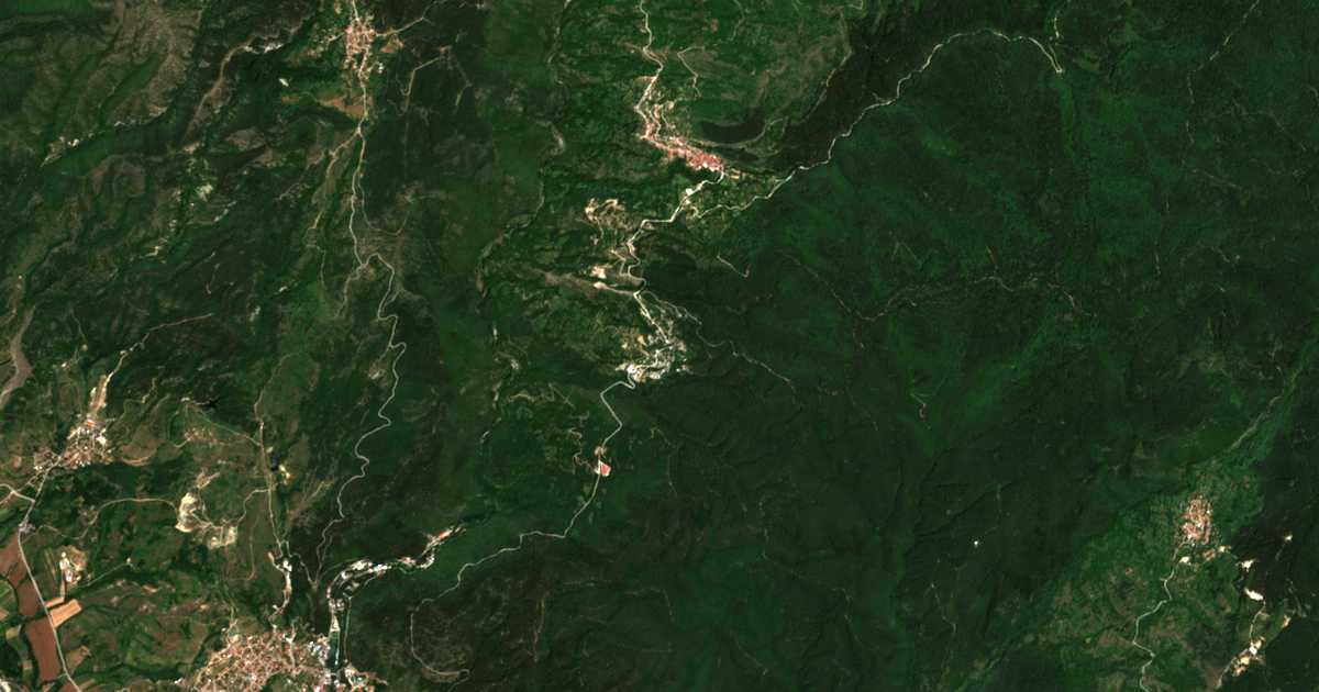 Satellitenkarte von Lešten