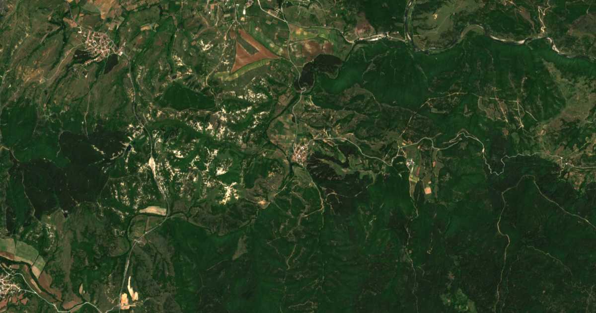 Satellitenkarte von Petrelik
