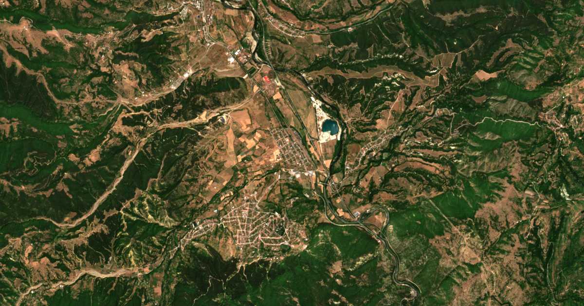 Satellitenkarte von Černiče
