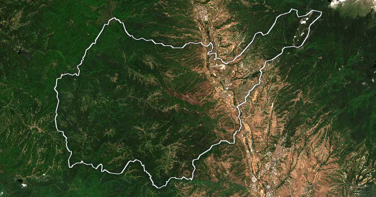 Satellitenbild mit eingezeichneter Grenze: Strumyani