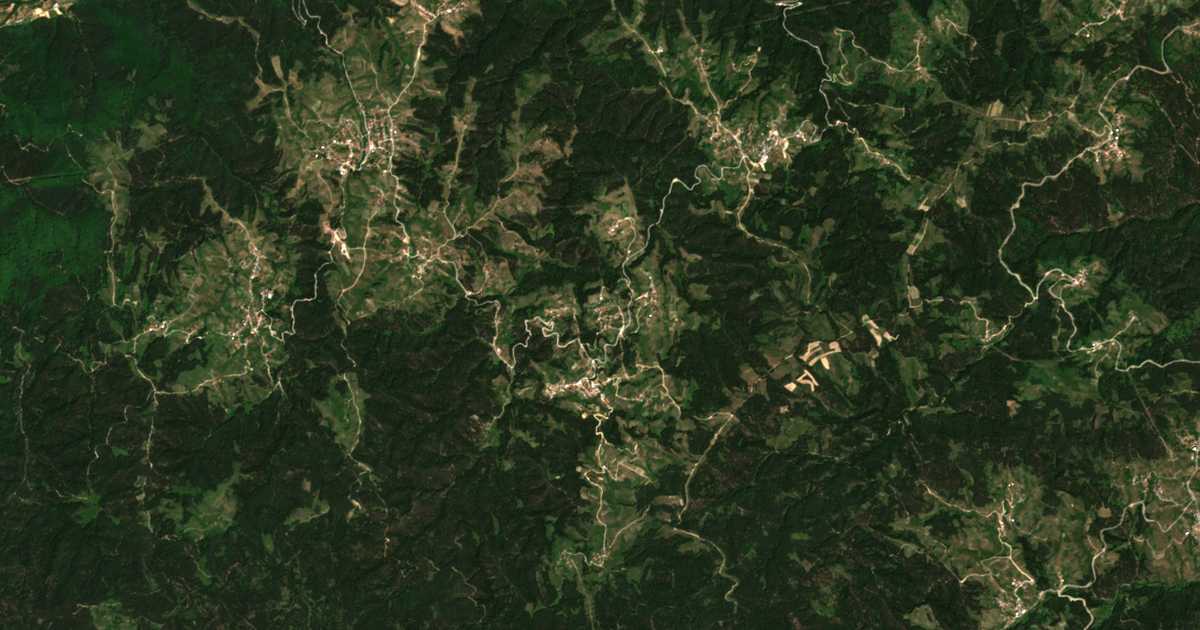 Satellitenkarte von Bel Kamen