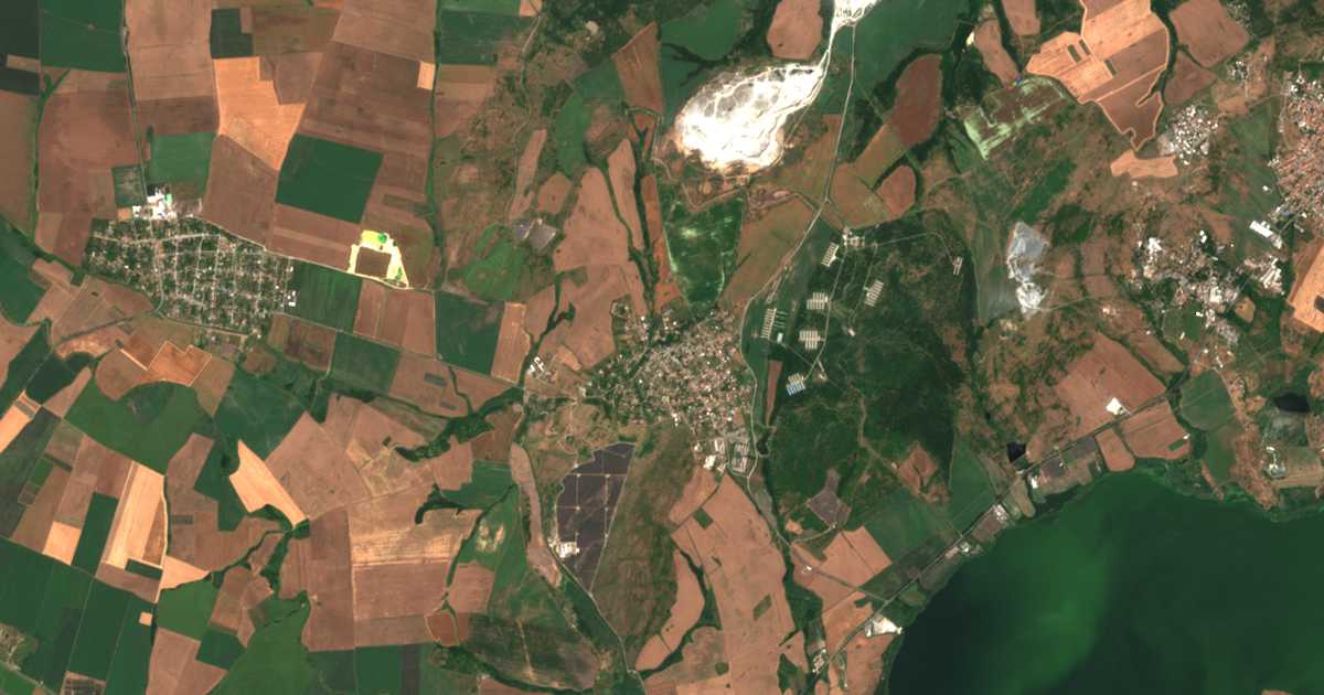 Satellitenkarte von Černi Vrǎh