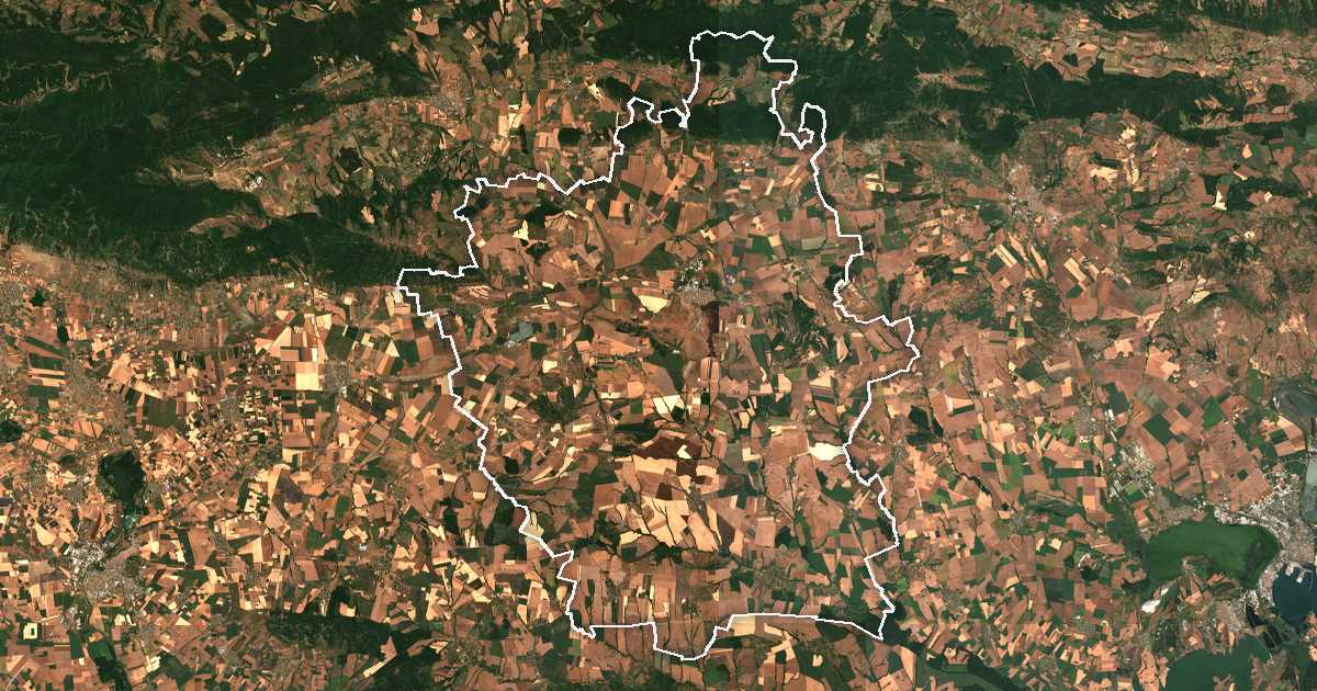 Satellitenbild mit eingezeichneter Grenze: Karnobat
