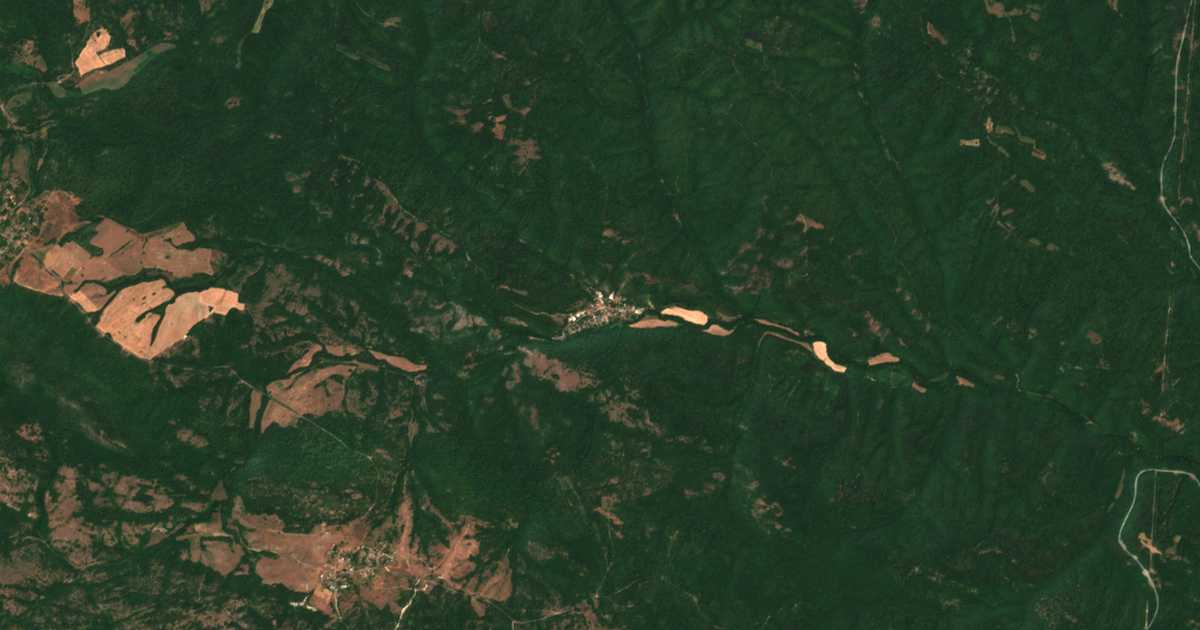 Satellitenkarte von Mladežko