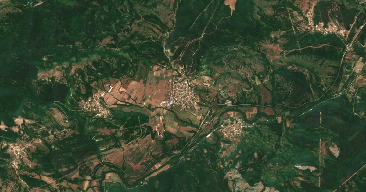 Satellitenkarte von Trǎnak