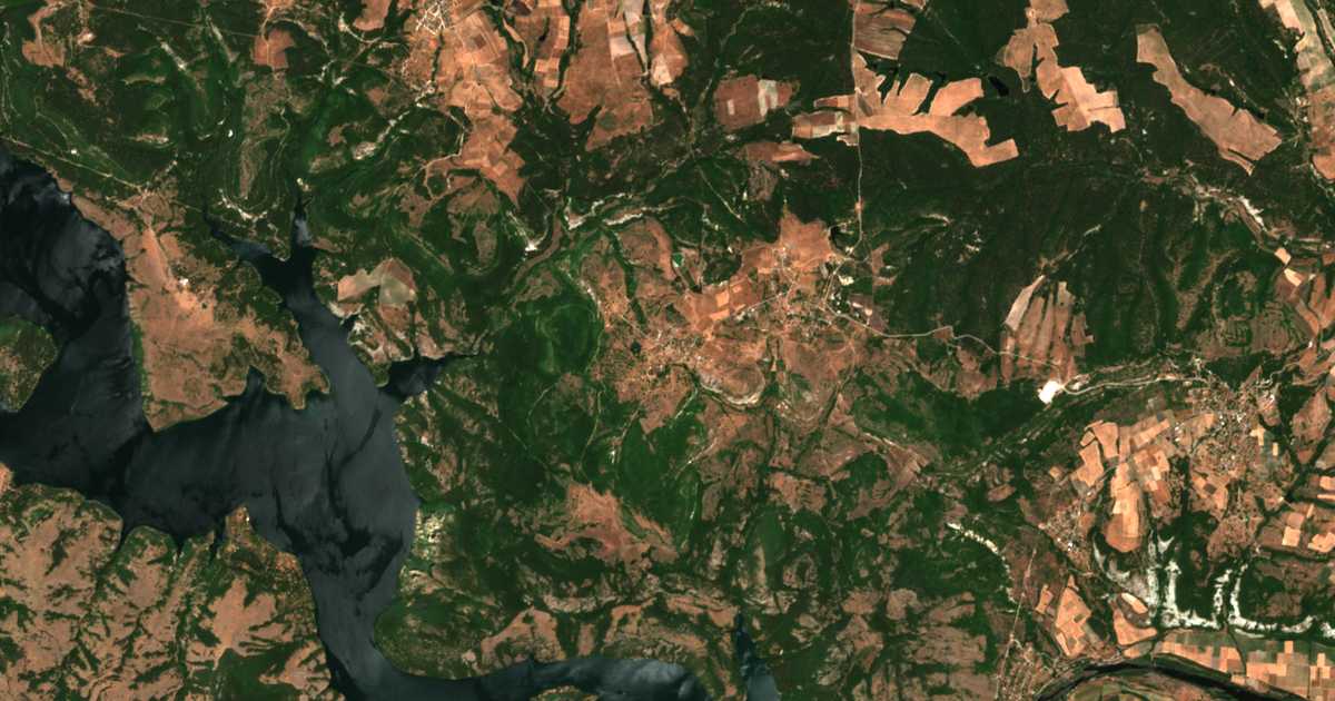 Satellitenkarte von Bjal Kladenec