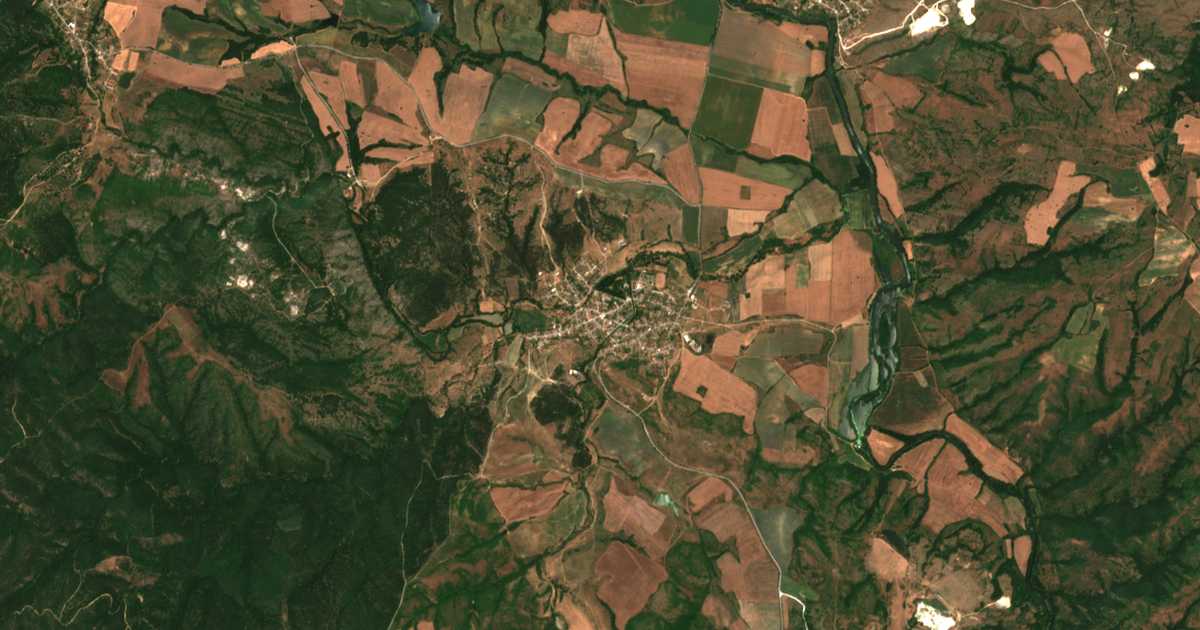 Satellitenkarte von Ustrem