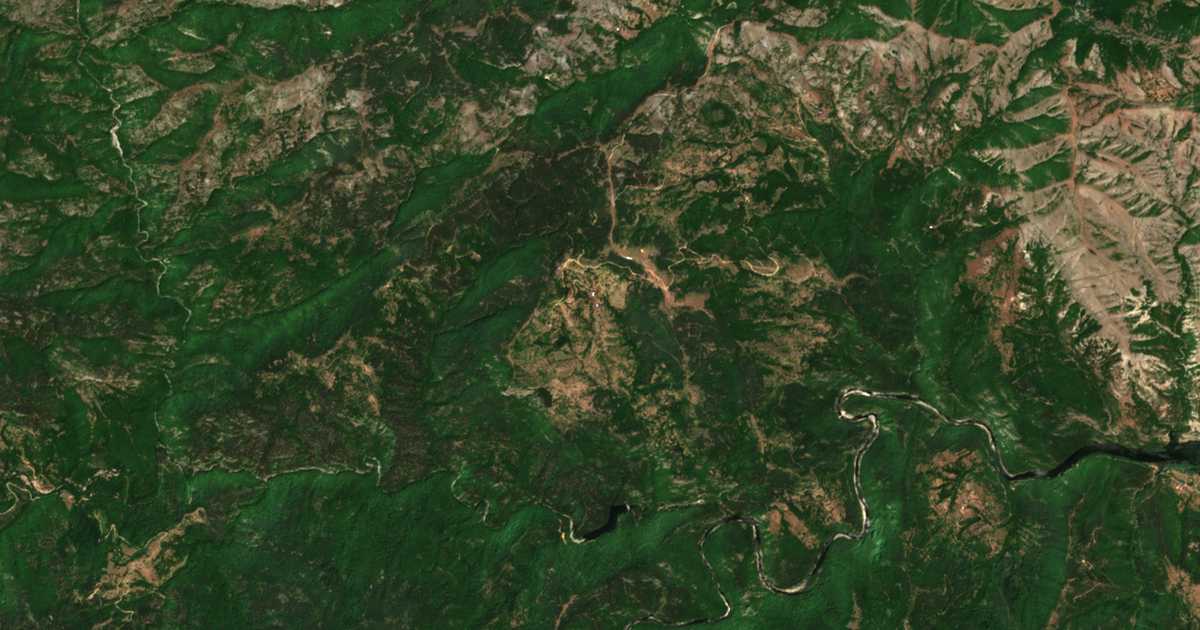 Satellitenkarte von Pesnopoj