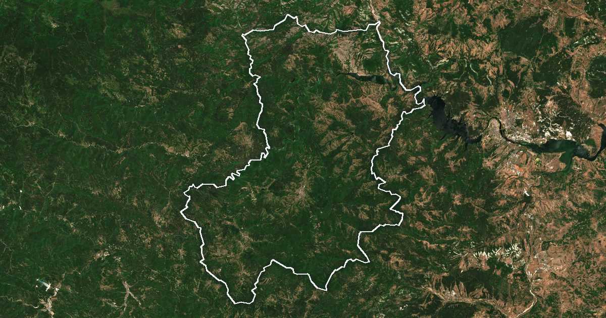 Satellitenbild mit eingezeichneter Grenze: Ardino