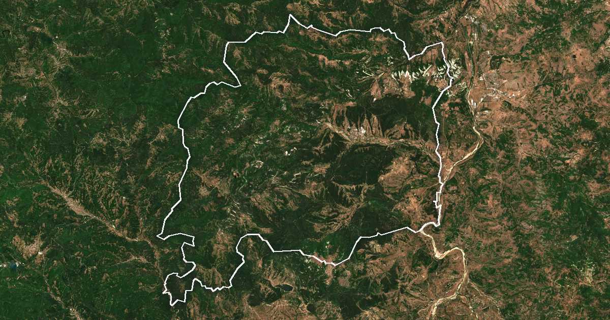 Satellitenbild mit eingezeichneter Grenze: Dzhebel