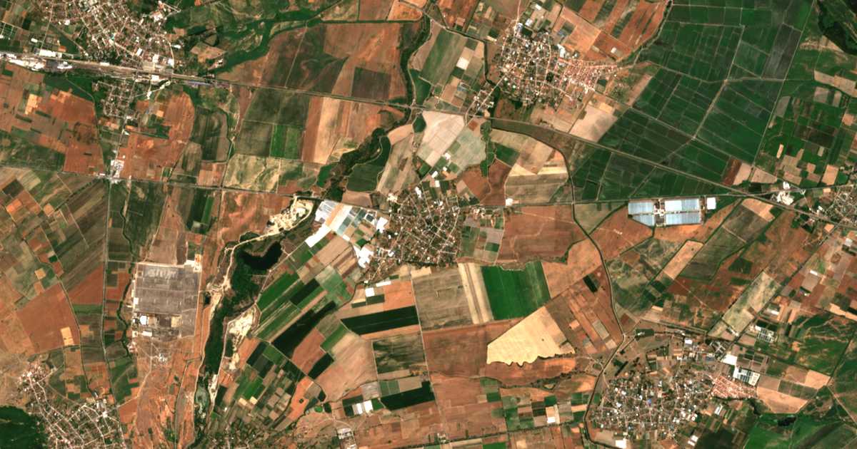Satellitenkarte von Lozen