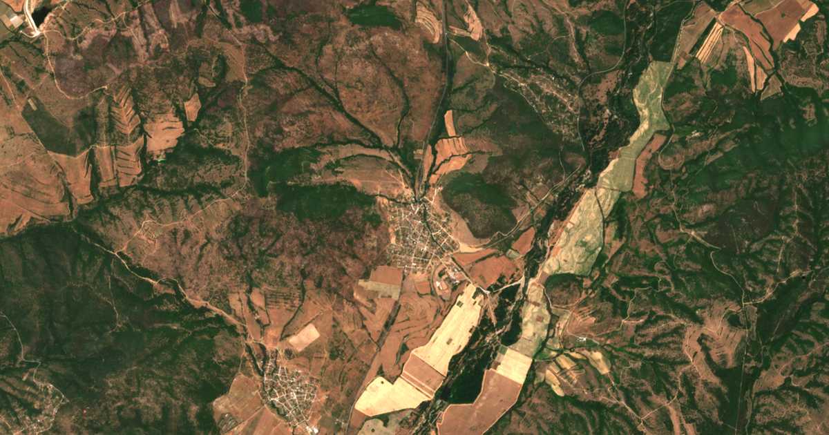 Satellitenkarte von Pesnopoj