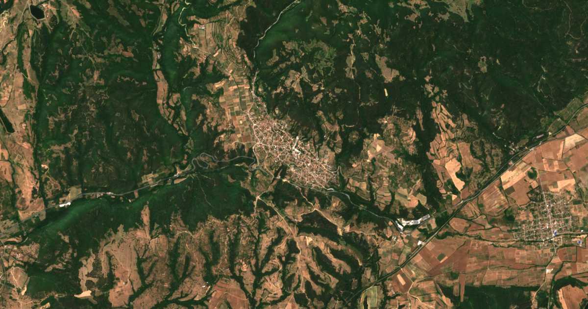 Satellitenkarte von Kalofer