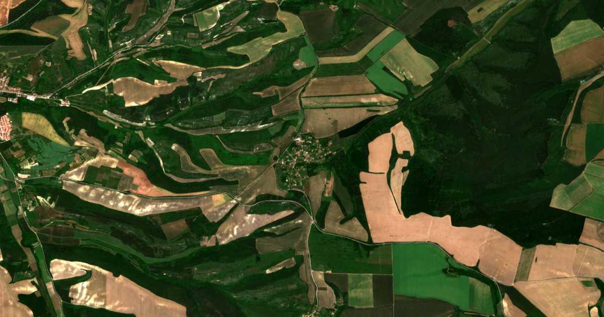 Satellitenkarte von Pet kladenci