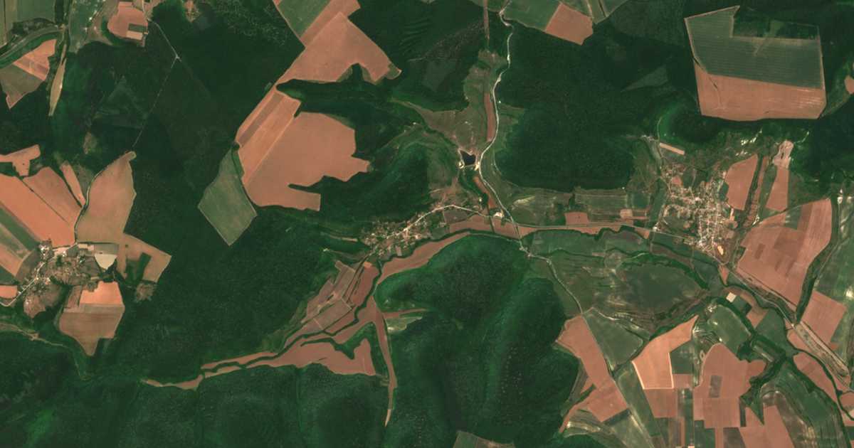 Satellitenkarte von Lisi vrǎh