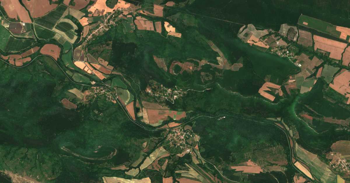 Satellitenkarte von Černi Vrǎh