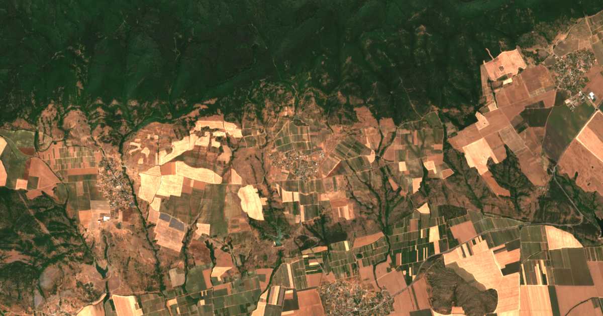 Satellitenkarte von Naučene