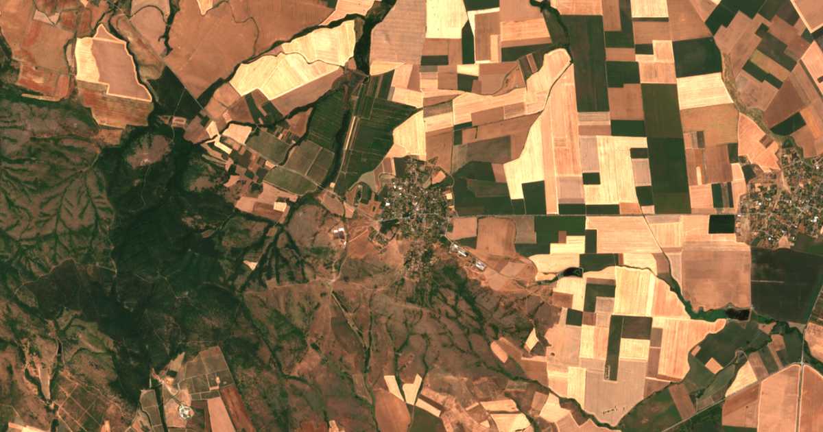 Satellitenkarte von Pitovo