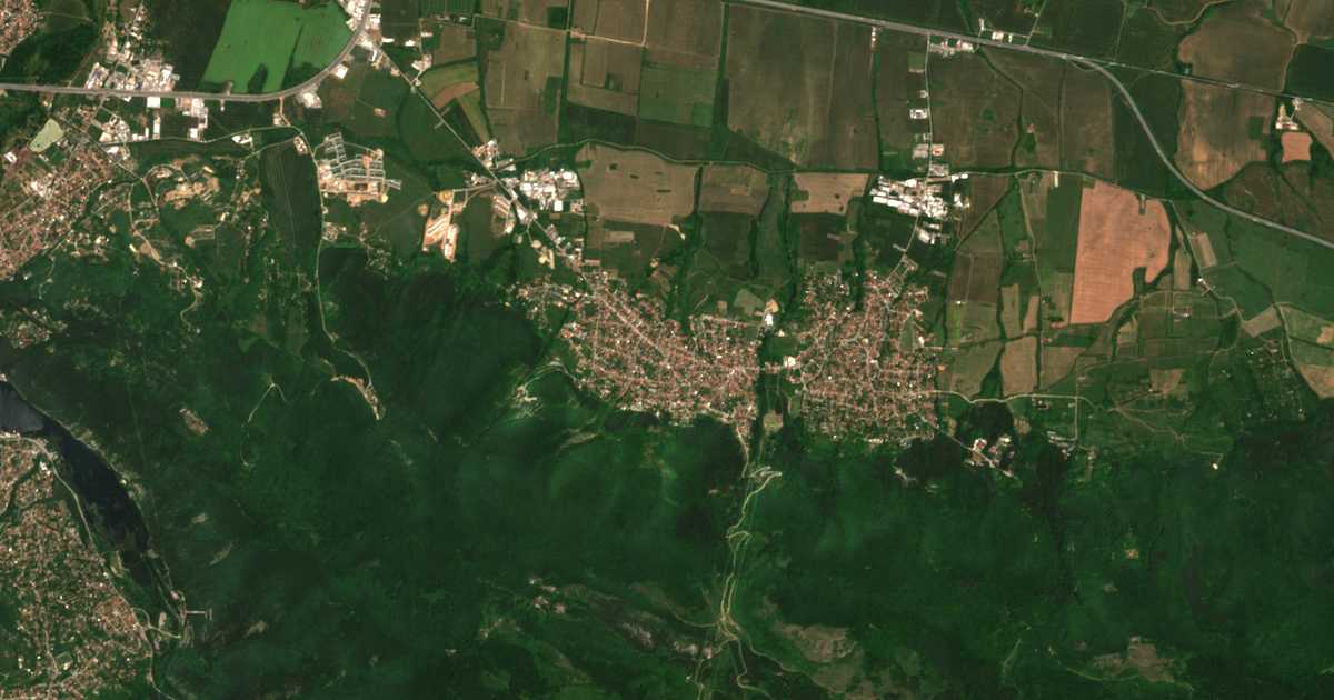 Satellitenkarte von Lozen
