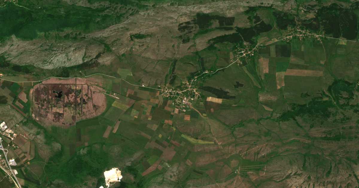 Satellitenkarte von Golemo Malowo