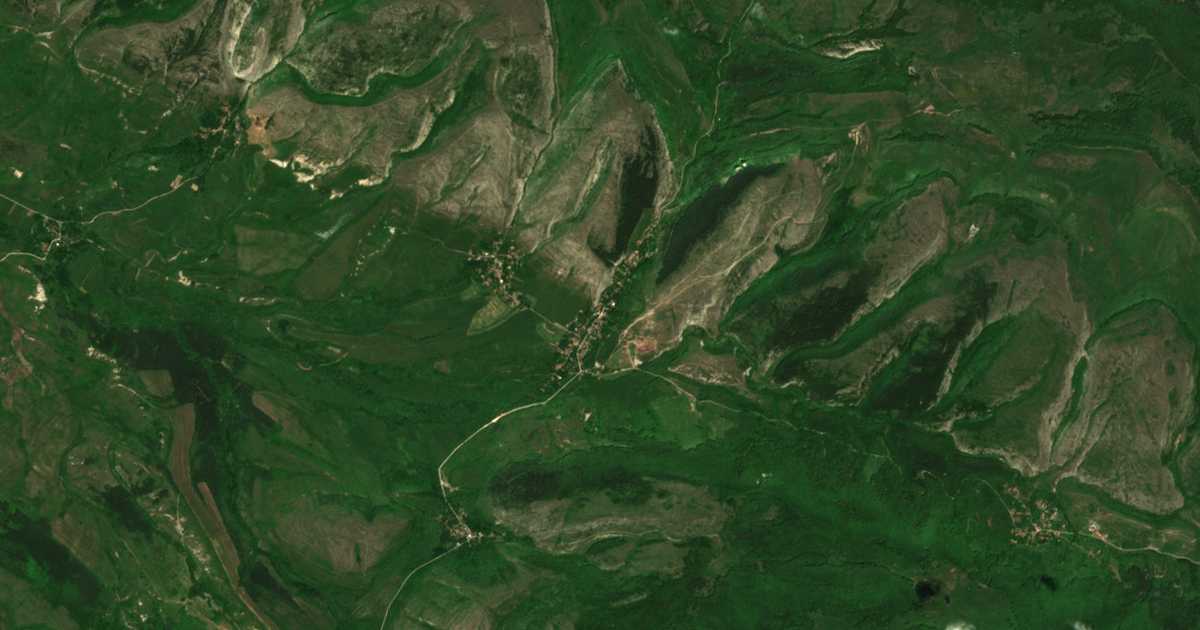 Satellitenkarte von Komštica