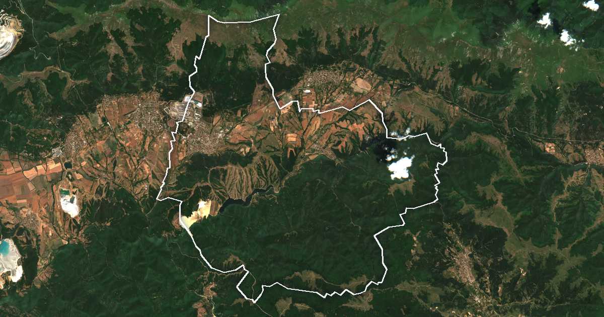 Satellitenbild mit eingezeichneter Grenze: Pirdop