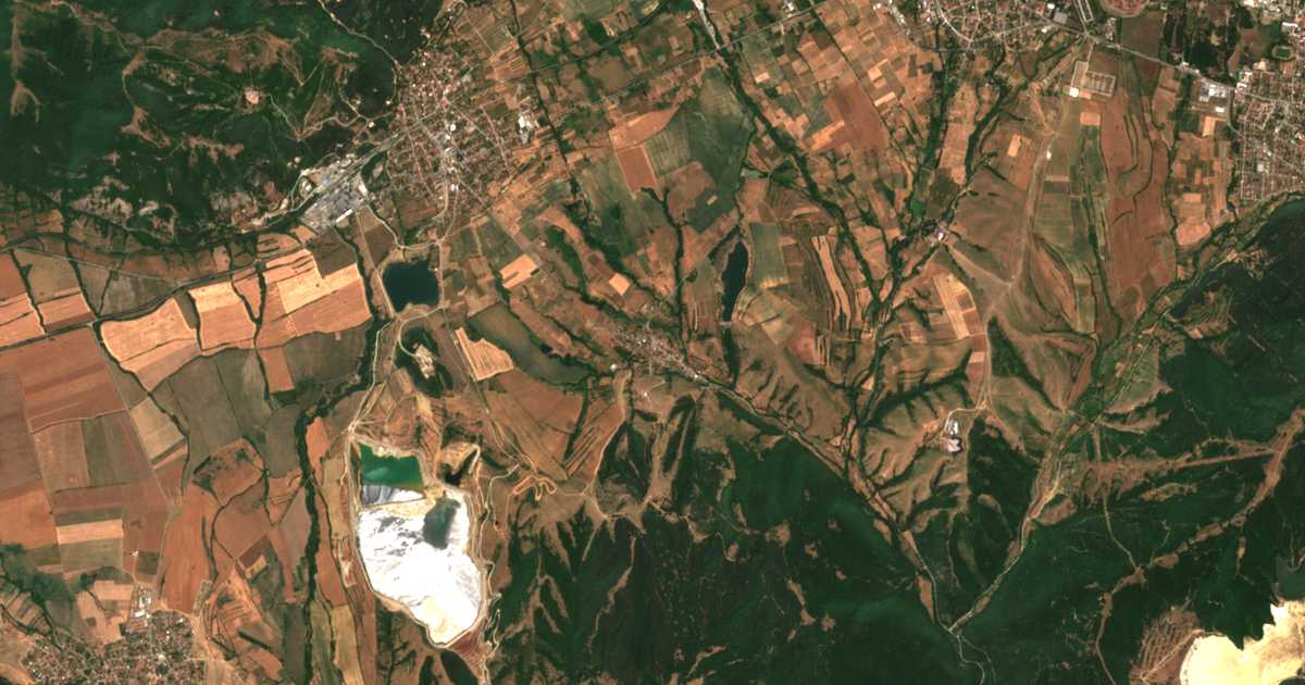 Satellitenkarte von Karlievo
