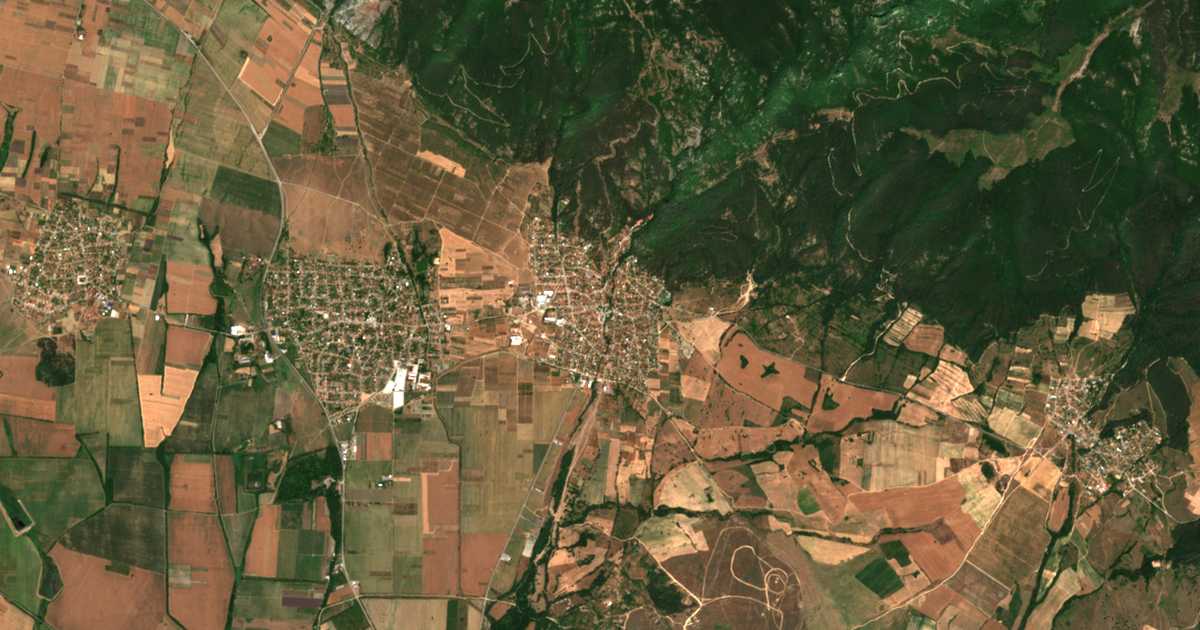 Satellitenkarte von Enina