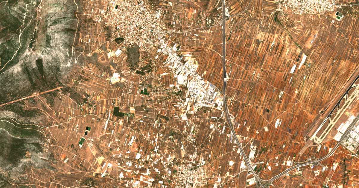 Satellitenkarte von Karellás