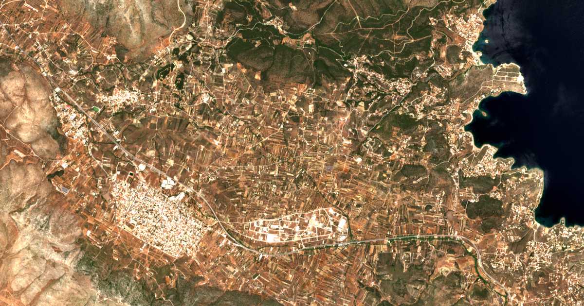 Satellitenkarte von Rountzéri Lemproú