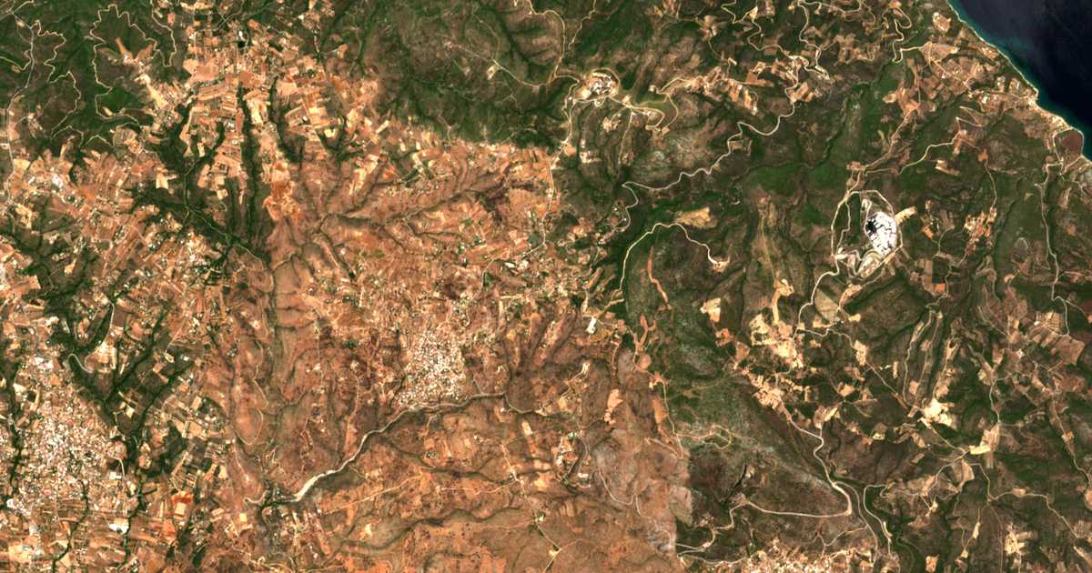 Satellitenkarte von Agía Paraskeví
