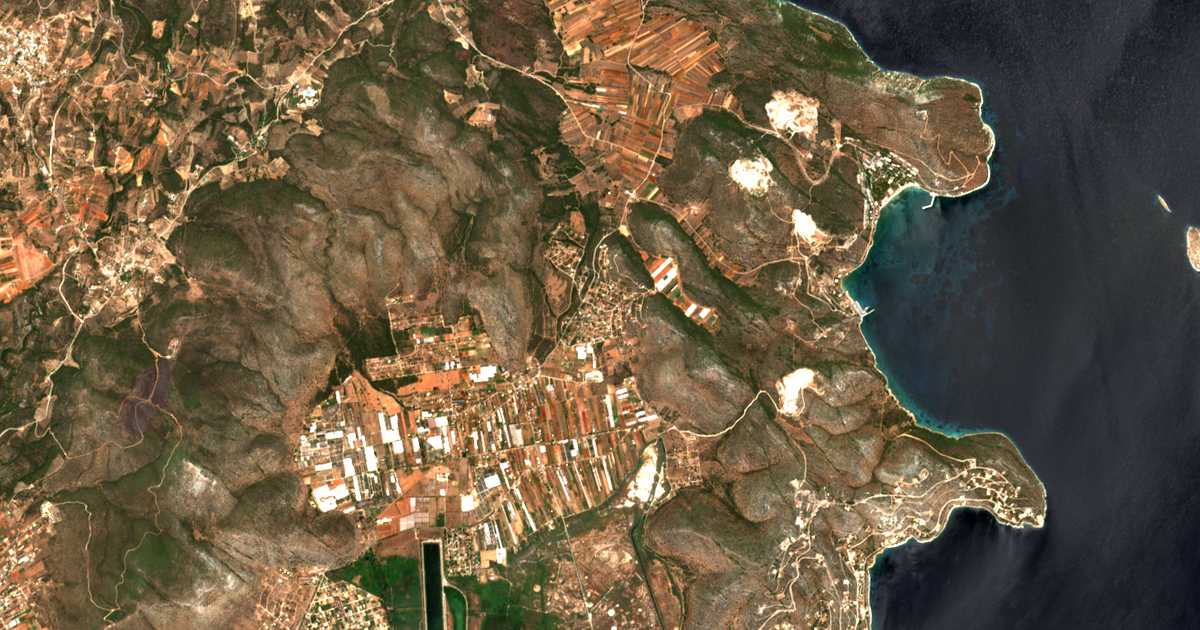 Satellitenkarte von Ávra