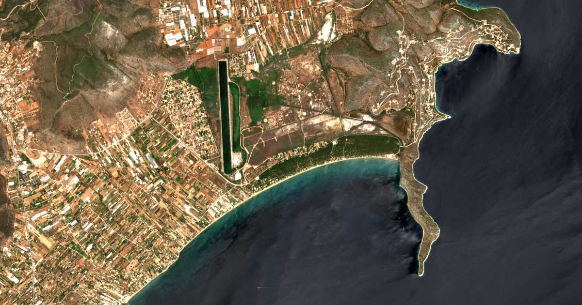 Satellitenkarte von Schiniás