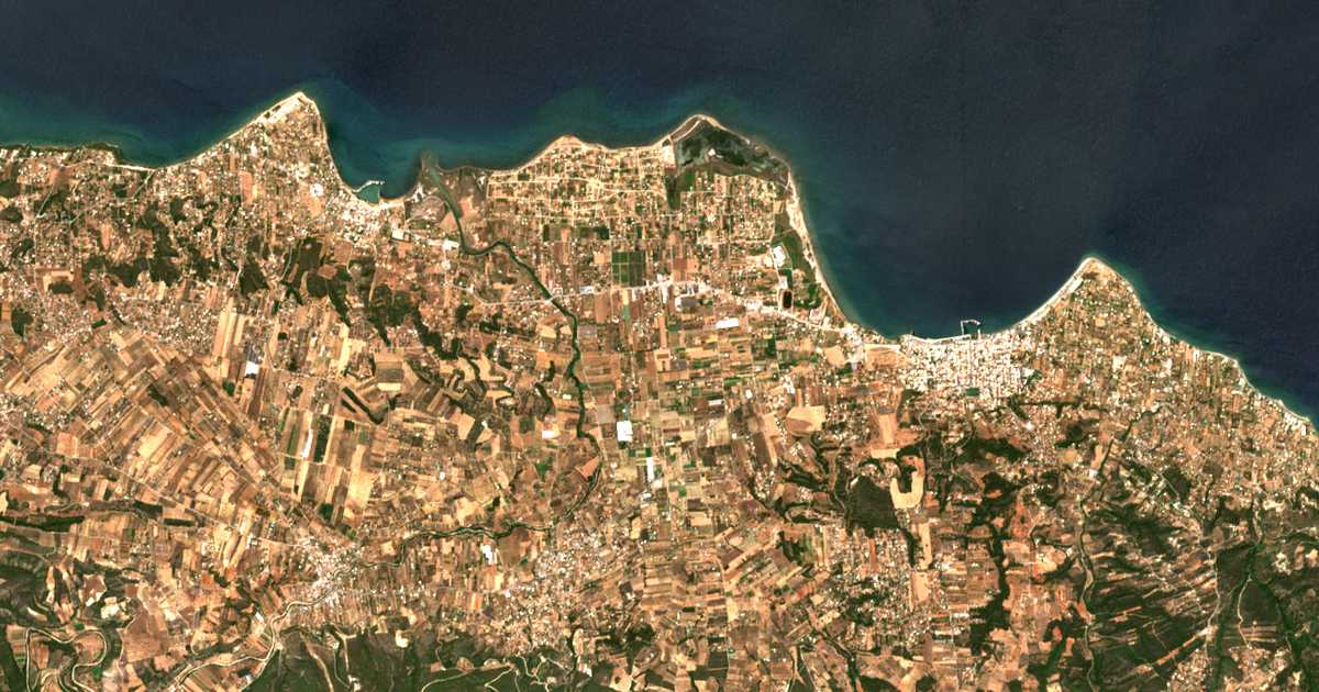 Satellitenkarte von Kámpos Oropoú