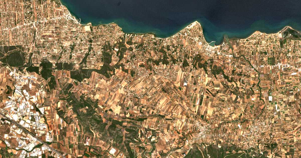 Satellitenkarte von Pefkiás