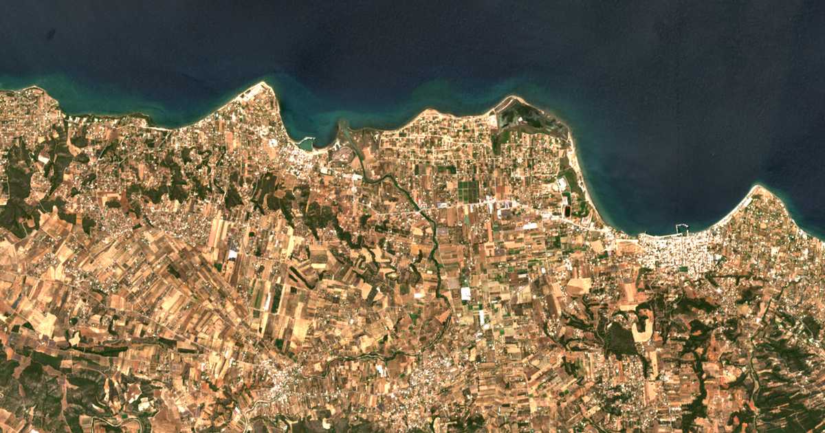 Satellitenkarte von Platánia Oropoú