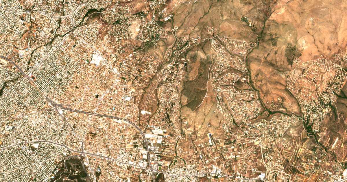 Satellitenkarte von Anthoúsa