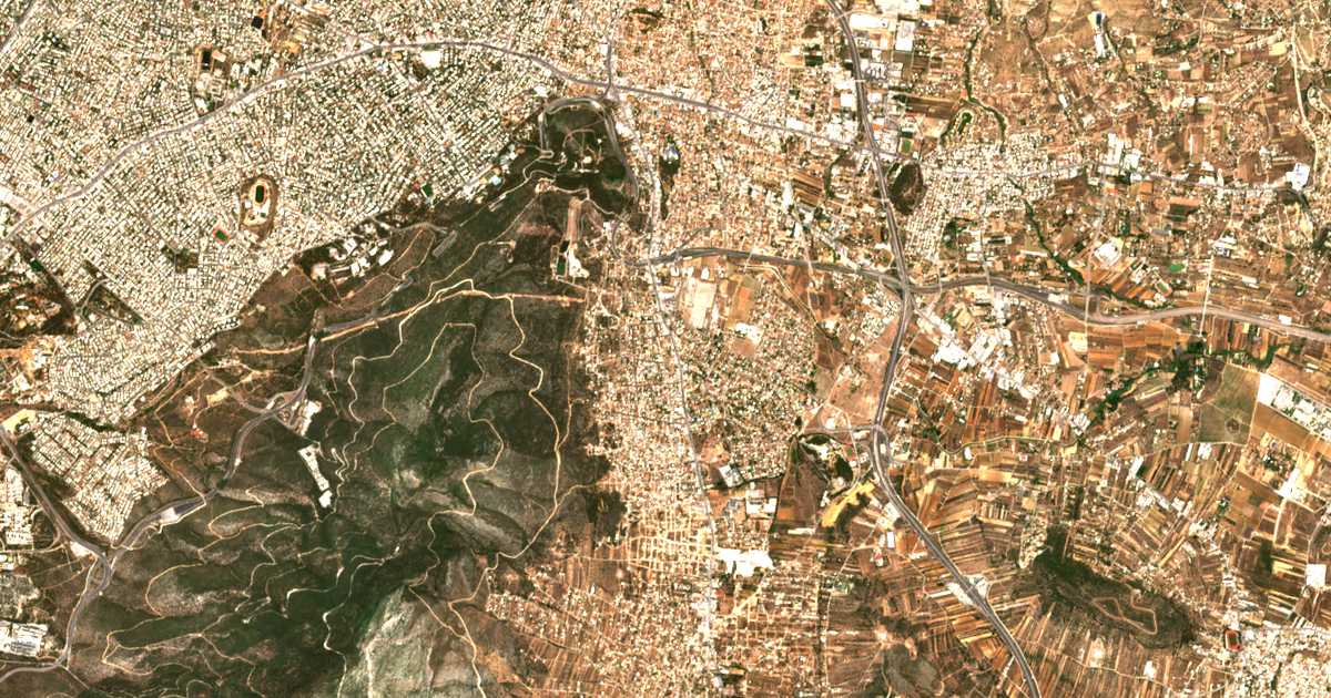 Satellitenkarte von Glyká Nerá