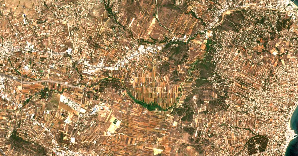 Satellitenkarte von Ímeros Péfkos