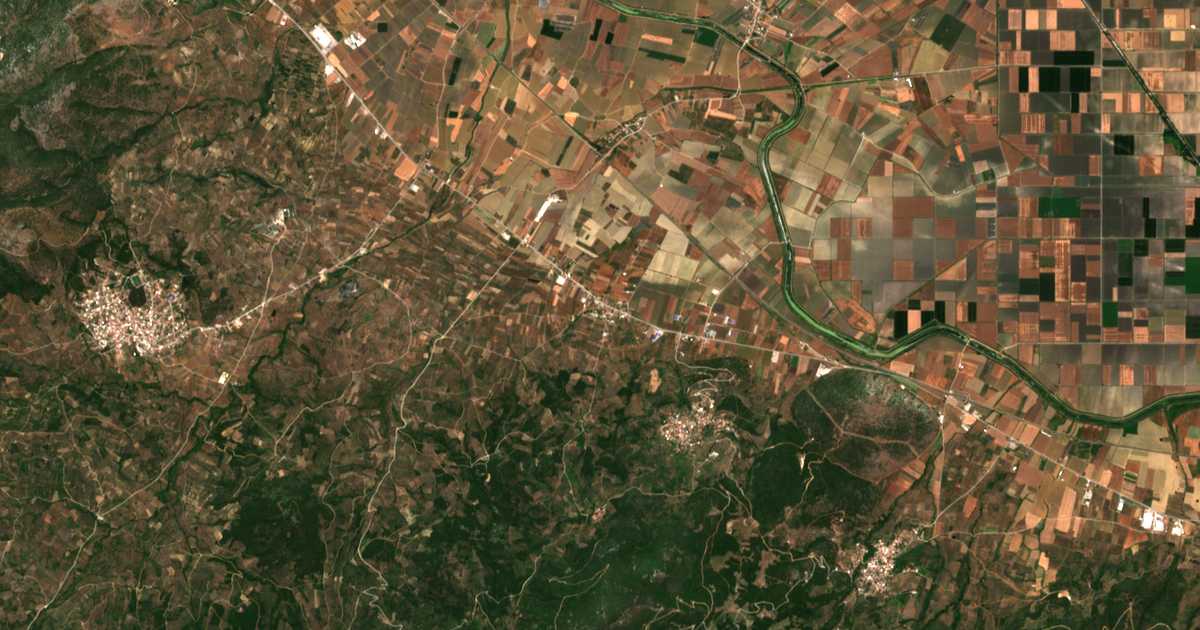 Satellitenkarte von Agía Paraskeví