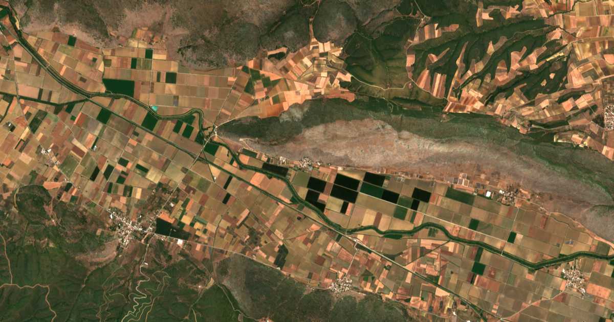 Satellitenkarte von Akóntion