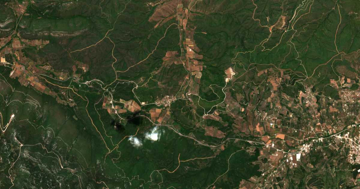 Satellitenkarte von Tsoukaládes