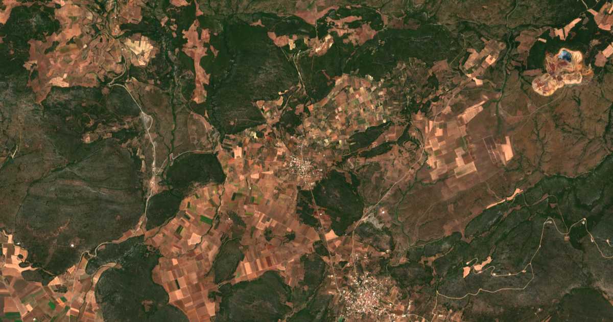Satellitenkarte von Loútsion