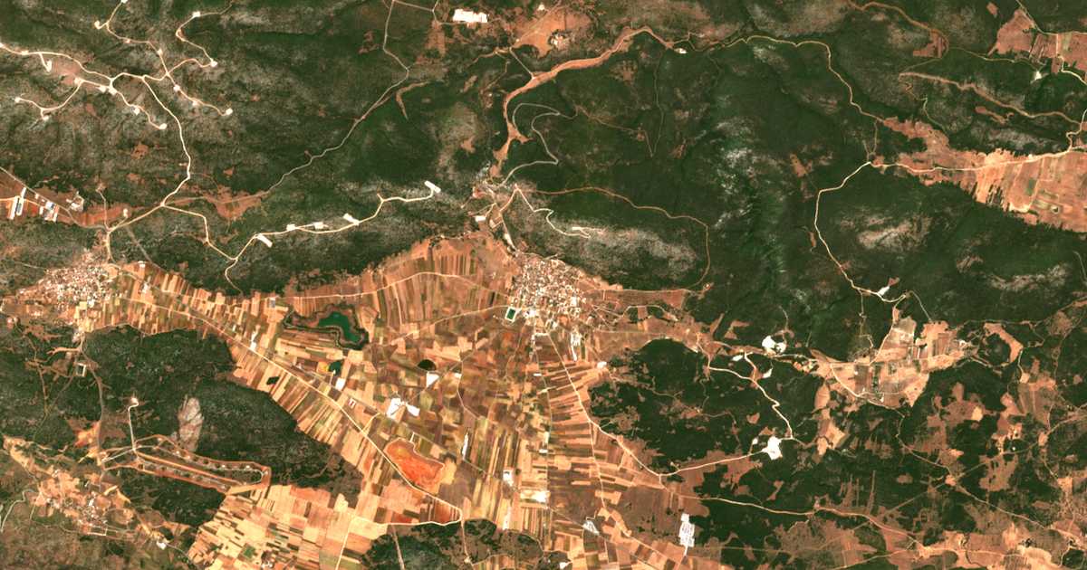Satellitenkarte von Skoúrta