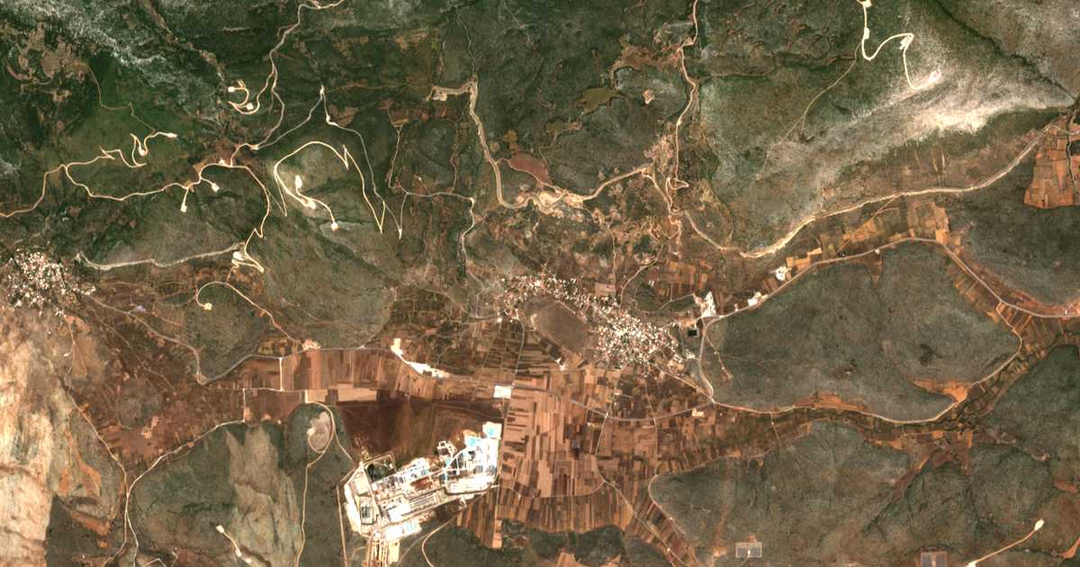 Satellitenkarte von Thísvi