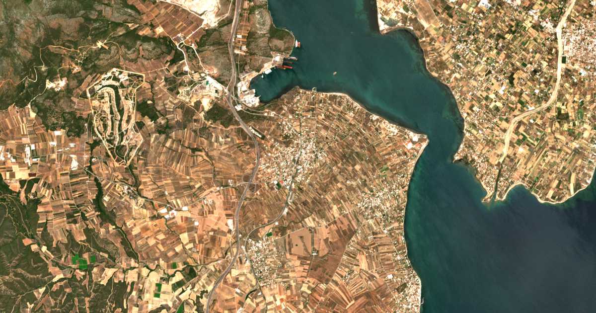 Satellitenkarte von Vathý