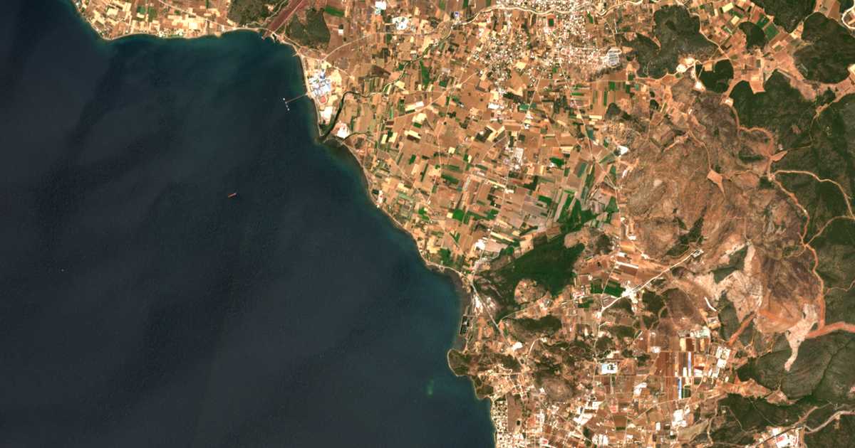 Satellitenkarte von Fteliá Paralías Kastéllas