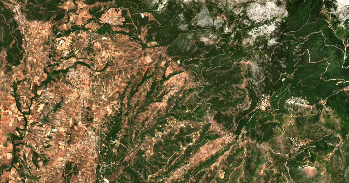 Satellitenkarte von Loútsa