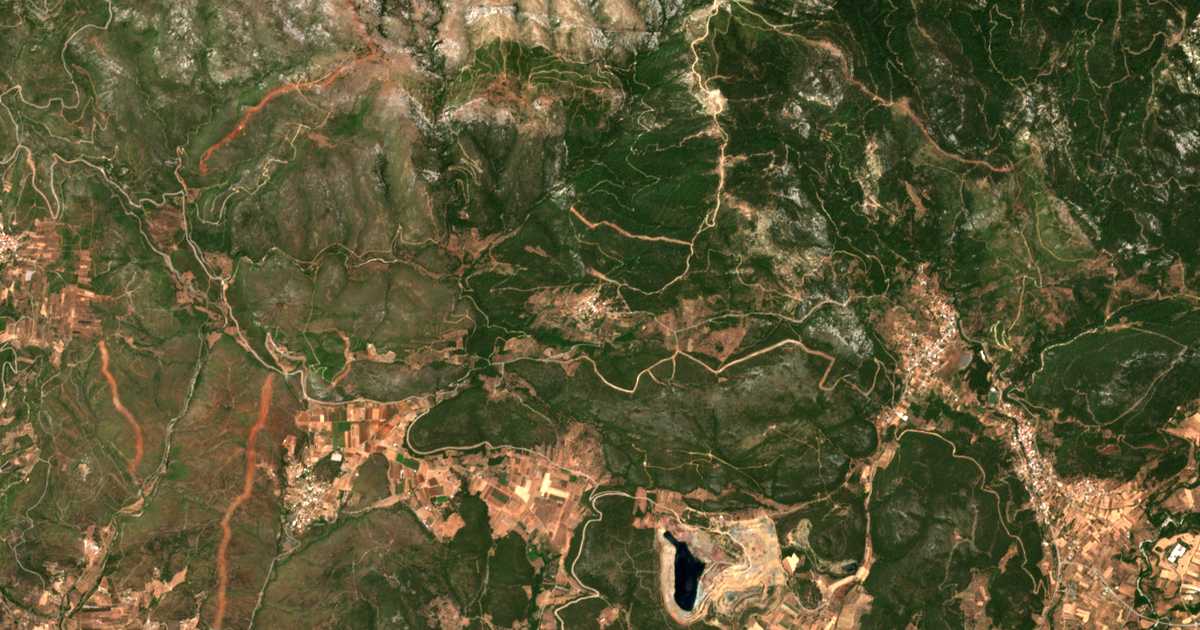 Satellitenkarte von Platána